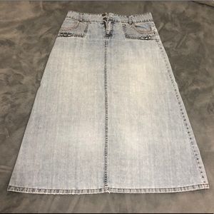 Long denim jean skirt W:17” L:33.5”